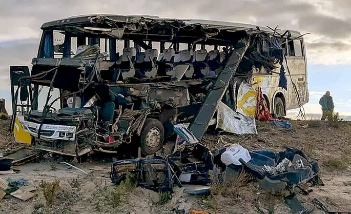 Divu autobusu sadursmē Bolīvijā gājuši bojā 37 cilvēki Divu autobusu sadursmē Bolīvijā gājuši bojā 37 cilvēki