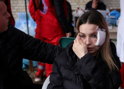 FOTO: Ziemeļmaķedonijas naktsklubā izdzīvojušie dalās ar piedzīvotajām šausmām. “Es tiku nogāzta zemē un man pāri bradāja cilvēki!” FOTO: Ziemeļmaķedonijas naktsklubā izdzīvojušie dalās ar piedzīvotajām šausmām. “Es tiku nogāzta zemē un man pāri bradāja cilvēki!”