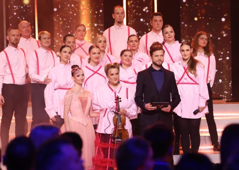 Katrīna Dimanta un Baldones Rozā koris laiž klajā savu versiju dziesmai “The Pink Flintstones” Katrīna Dimanta un Baldones Rozā koris laiž klajā savu versiju dziesmai “The Pink Flintstones”
