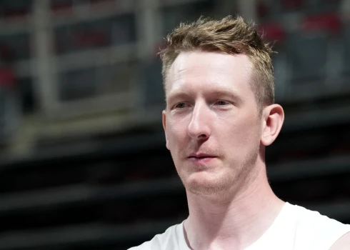 Šmits spēlē sezonas lielāko laiku, sekmējot “Anadolu Efes” uzvaru pret “Bayern” Eirolīgā” Šmits spēlē sezonas lielāko laiku, sekmējot “Anadolu Efes” uzvaru pret “Bayern” Eirolīgā”