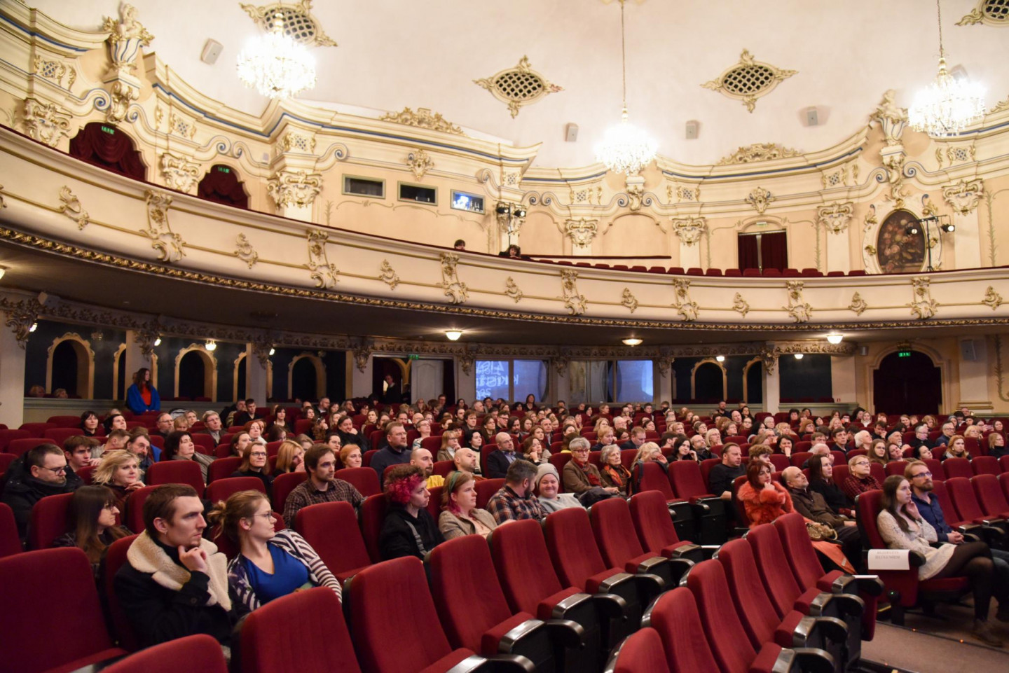 Trīs jaunas dokumentālās filmas un sarunas ar skatītājiem – “Splendid Palace” pirmdienu cikls kopā ar Dairu Āboliņu Trīs jaunas dokumentālās filmas un sarunas ar skatītājiem – “Splendid Palace” pirmdienu cikls kopā ar Dairu Āboliņu