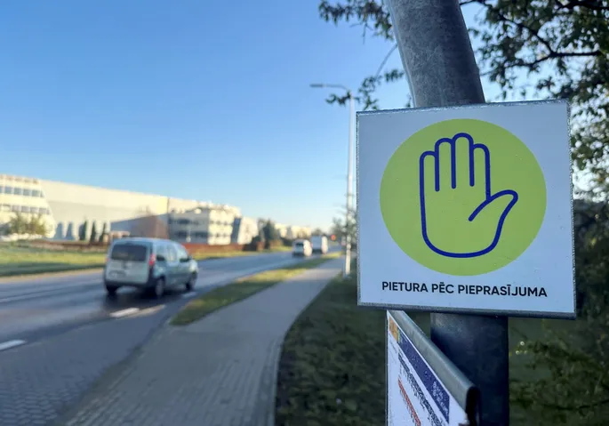 Vēl vairākos “Rīgas satiksmes” maršrutos ieviesīs pietura pēc pieprasījuma Vēl vairākos “Rīgas satiksmes” maršrutos ieviesīs pietura pēc pieprasījuma