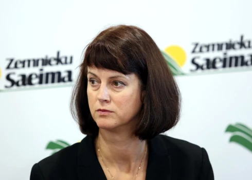 “Zemnieku saeima”: niecīgais atbalsts, augstās izmaksas apgrūtina mūsu mazo pārtikas ražotāju konkurenci ar importa produktiem “Zemnieku saeima”: niecīgais atbalsts, augstās izmaksas apgrūtina mūsu mazo pārtikas ražotāju konkurenci ar importa produktiem