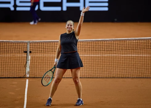 Ostapenko ar pārinieci Sje uzvar Madrides turnīra pirmajā kārtā Ostapenko ar pārinieci Sje uzvar Madrides turnīra pirmajā kārtā