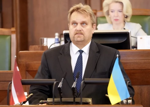 Pēc divām balsošanas kārtām Saeimas komisijā atbalsta “pēkšņu” priekšlikumu dubultot partijas biedru skaitu dalībai Saeimas vēlēšanās Pēc divām balsošanas kārtām Saeimas komisijā atbalsta “pēkšņu” priekšlikumu dubultot partijas biedru skaitu dalībai Saeimas vēlēšanās
