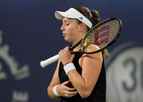 Aļona Ostapenko kortā nesagaida pretinieci un iekļūst Romas “WTA 1000” sērijas turnīra astotdaļfinālā