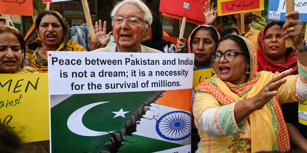 Draud sākties divu kodolvalstu karš: Indija dod triecienus mērķiem Pakistānā Draud sākties divu kodolvalstu karš: Indija dod triecienus mērķiem Pakistānā