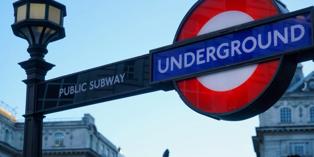 Elektroapgādes problēmu dēļ traucēta Londonas metro darbība (VIDEO) Elektroapgādes problēmu dēļ traucēta Londonas metro darbība (VIDEO)