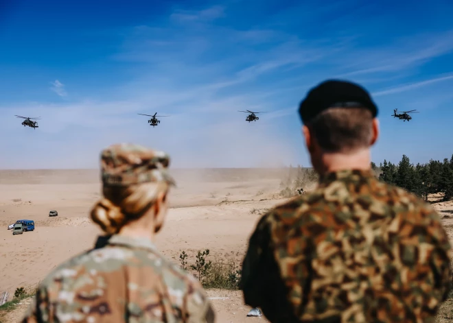 FOTO, VIDEO: Ādažos savas kaujas spējas demonstrē leģendārie ASV uzbrukuma helikopteri “Apache” FOTO, VIDEO: Ādažos savas kaujas spējas demonstrē leģendārie ASV uzbrukuma helikopteri “Apache”