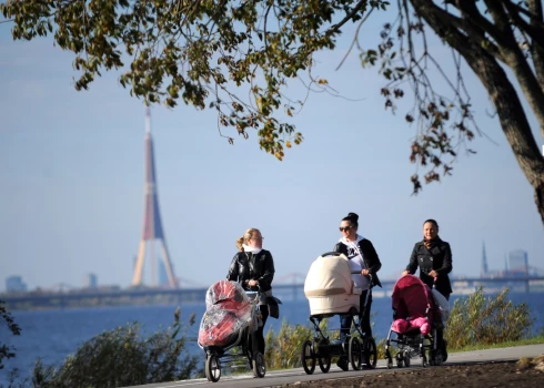 Vai tu šo zināji – tiesības uz papildu atvaļinājuma dienu un vēl: ko vecākiem paredz Darba likums? Vai tu šo zināji – tiesības uz papildu atvaļinājuma dienu un vēl: ko vecākiem paredz Darba likums?